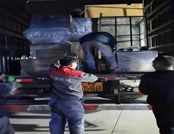 80針鹽水注射機、200L不銹鋼料車、操作平臺發(fā)往內(nèi)蒙赤峰