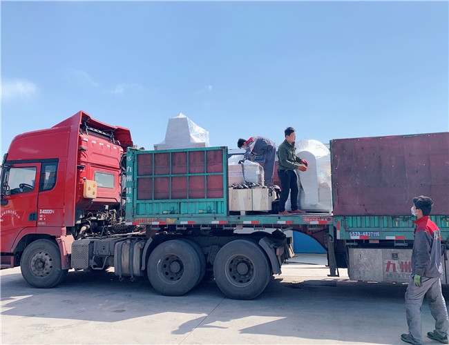匯品滾揉機、鹽水注射機發(fā)貨現(xiàn)場
