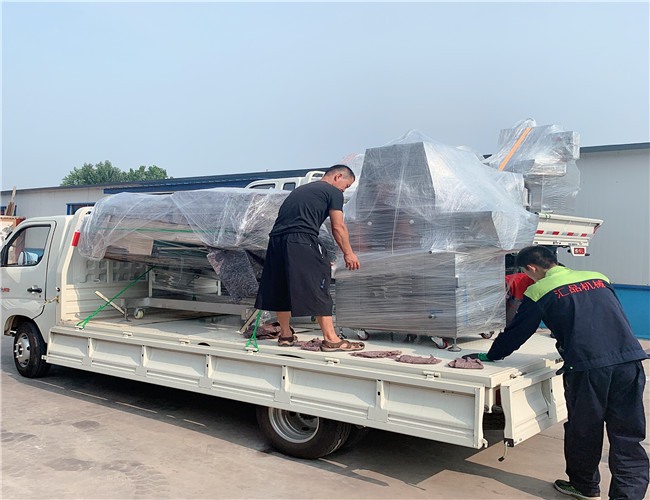 匯品牛肉鹽水注射機(jī)，滾動真空包裝機(jī)發(fā)往河南