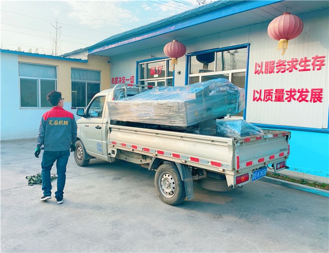 1100雙封滾動真空包裝機(jī)發(fā)往臨沂