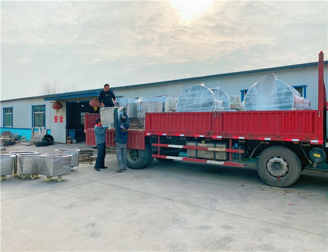 電加熱夾層鍋6臺(tái)，料車(chē)6臺(tái)，發(fā)往安徽亳州