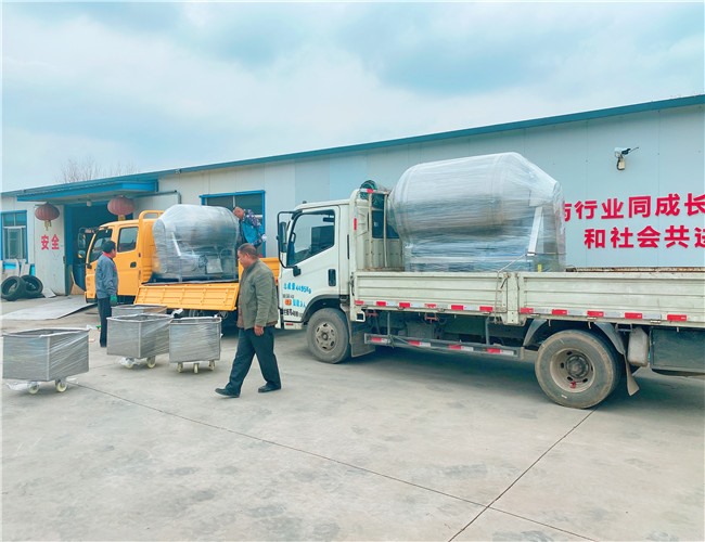 600L真空滾揉機加4臺料車發(fā)往武漢，1200L真空滾揉機發(fā)往深圳