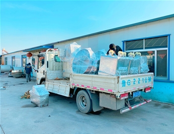 80針注射機1臺，400L可傾電加熱夾層鍋2臺，200L料車6臺，發(fā)往河南新鄉(xiāng)