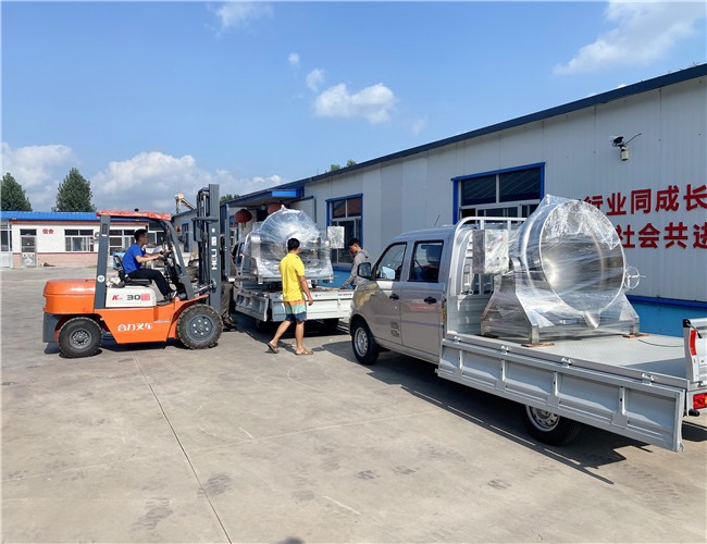 700L立式電加熱夾層鍋1臺，400L可傾電加熱夾層鍋2臺，發(fā)往河南周口