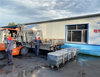 800L變頻水冷真空滾揉機1臺，200L料車5臺，發(fā)往沂水