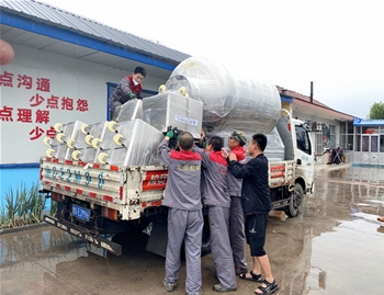 2000L變頻水冷泵真空滾揉機1臺，200L不銹鋼料車16臺，發(fā)貨山東沂水