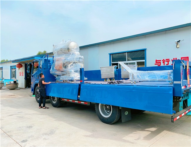 700雙層殺菌鍋1臺(tái)，200L料車2臺(tái)，發(fā)貨河南