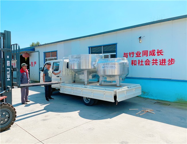 立式保溫電加熱夾層鍋1200L一臺，500L一臺，發(fā)往河南周口