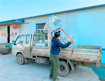 滾揉機專用液壓上料器1臺，可提升專用200L不銹鋼料車2臺，發(fā)貨深圳