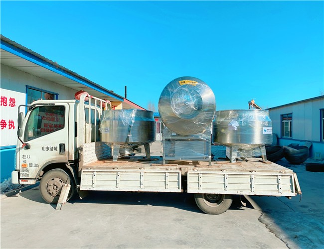 700L立式電加熱夾層鍋2臺(tái)，1200L真空滾揉機(jī)1臺(tái)，發(fā)貨河南