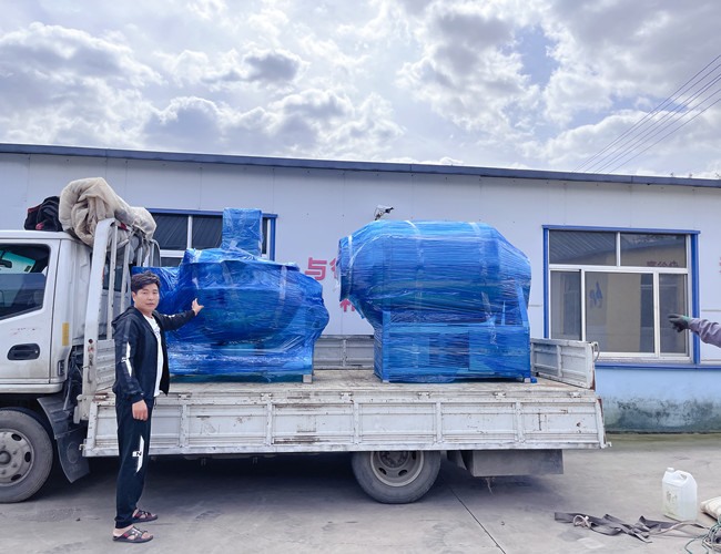 浙江溫州食品廠訂購500L電加熱攪拌鍋，600L真空滾揉機(jī)發(fā)貨