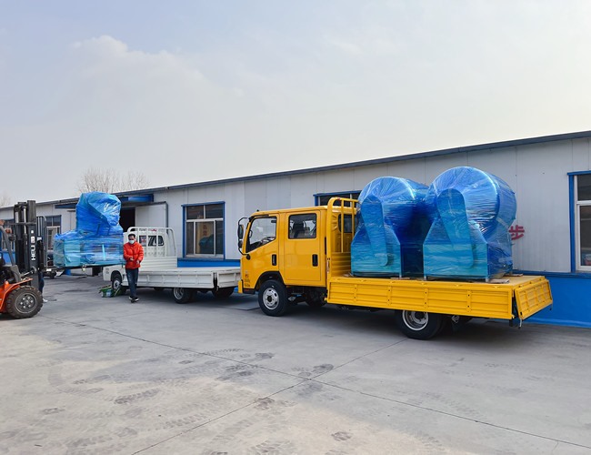 河南商丘牛肉加工廠訂購1200L滾揉機2臺，搭配液壓上料器發(fā)貨