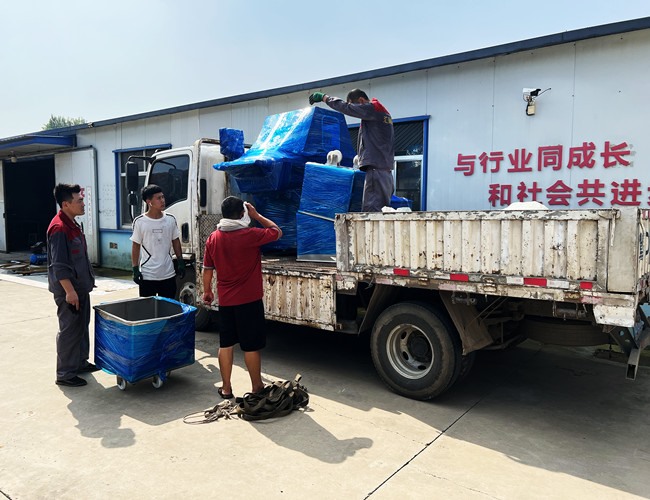 氣動鹽水注射機(jī)?200L料車3臺，發(fā)貨河南安陽