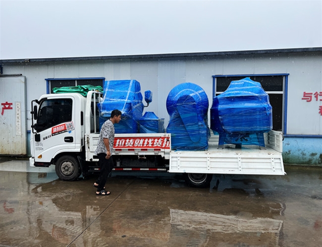 河南牛肉加工廠定制夾層鍋，氣動鹽水注射機，真空滾揉機發(fā)貨
