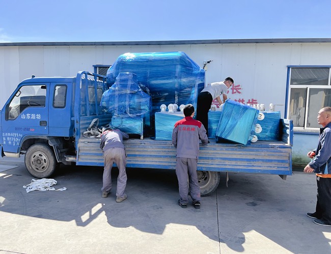 臨沂食品廠訂購1200L真空滾揉機1臺，50L實驗型真空滾揉機1臺，200L不銹鋼料車6臺發(fā)貨