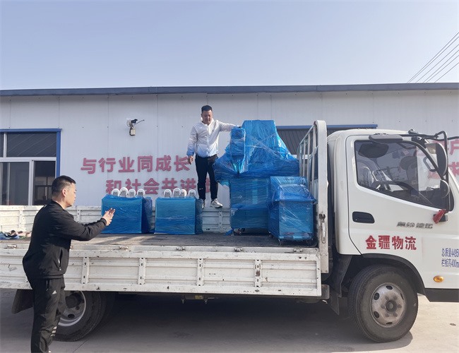 匯品新款80針鹽水注射機(jī)1臺(tái)，200L不銹鋼料車2臺(tái)發(fā)貨安徽合肥
